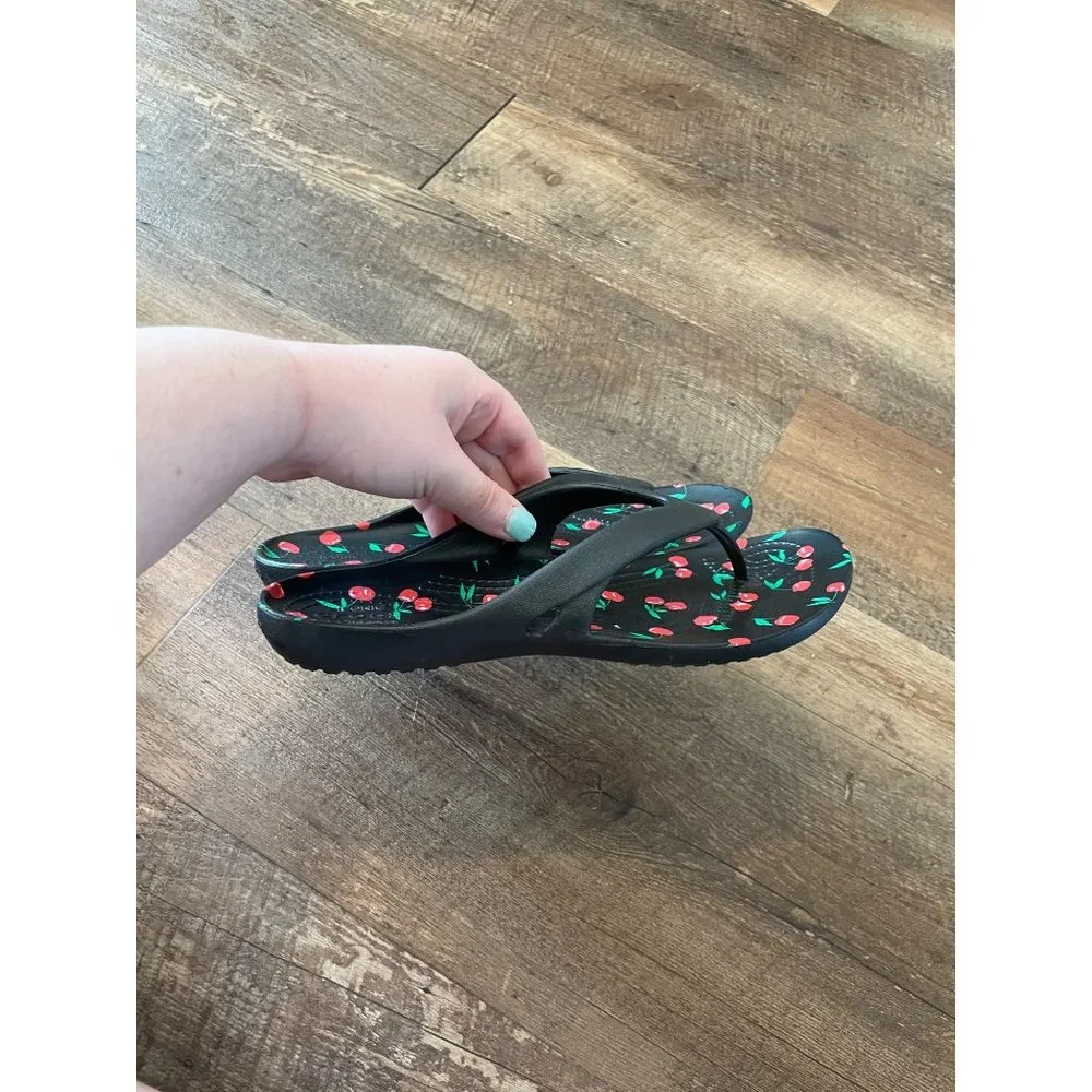 Crocs Rubber Thong Flip Flop Cherry Women’s 8